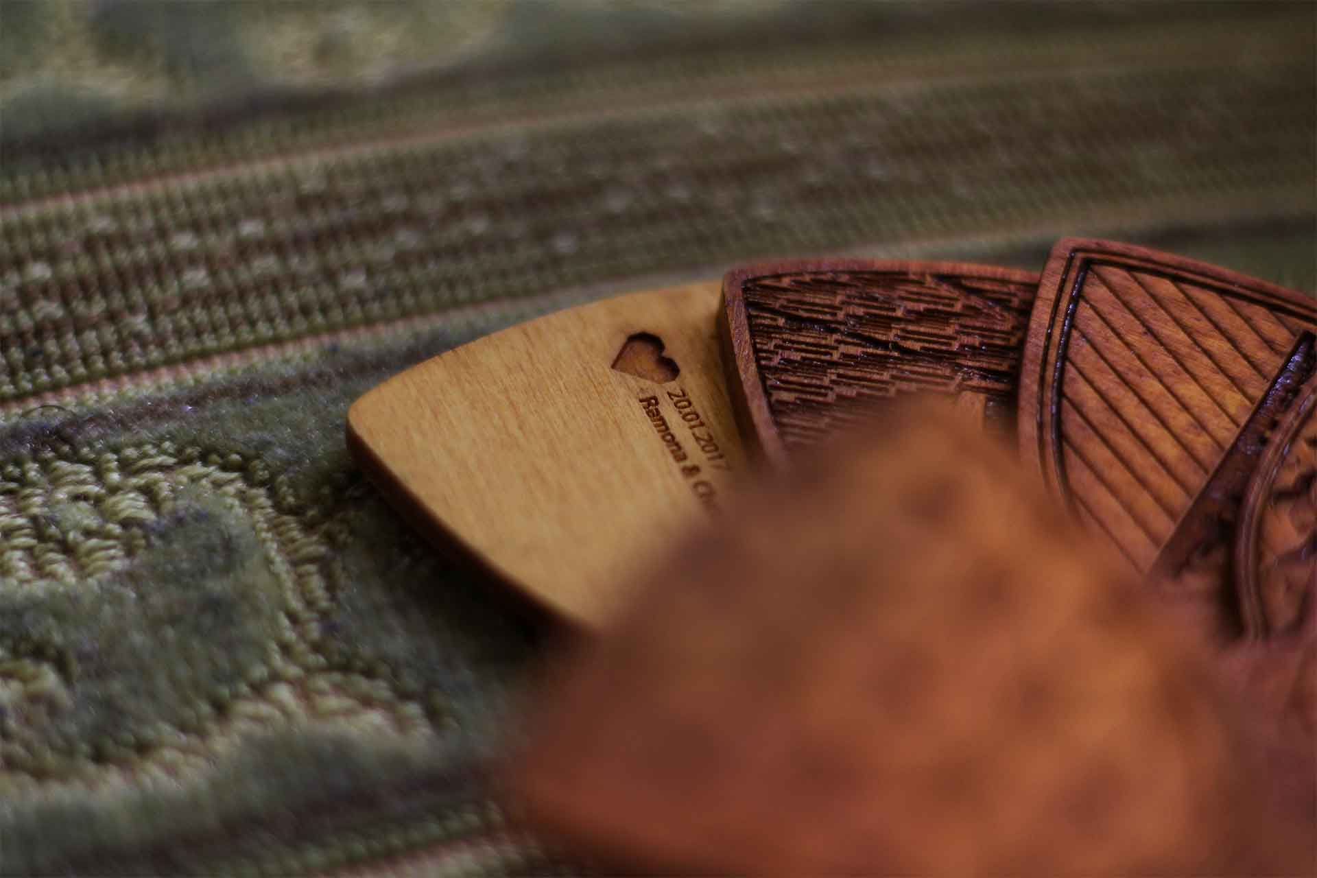 Individuelle-Holzflliege__dein-Muster